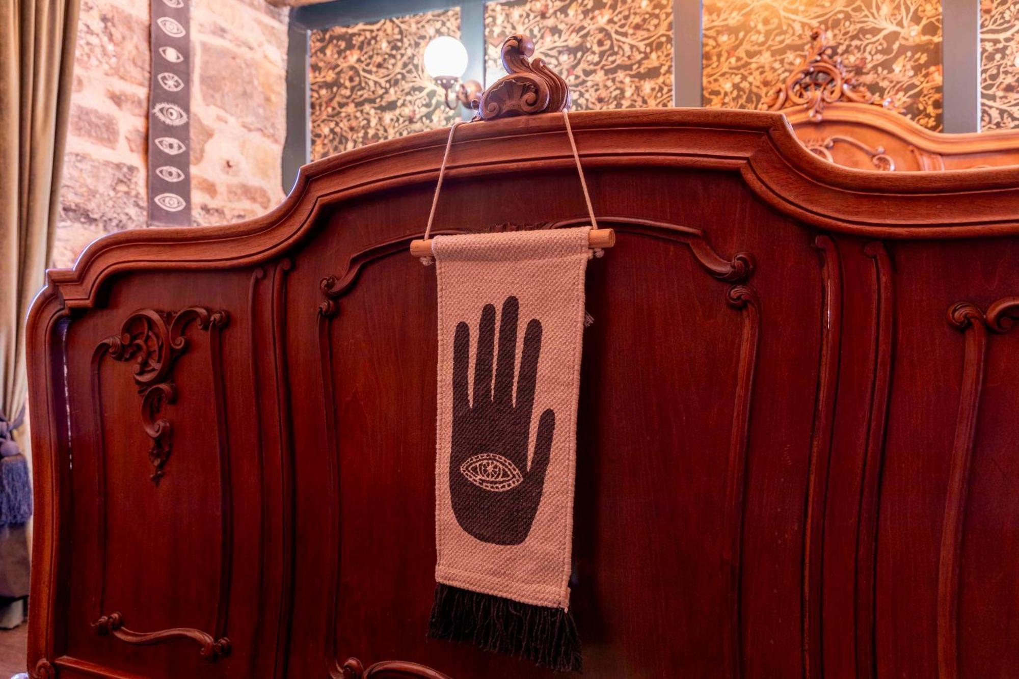 The Dirty Bottles Hotel Алнік Екстер'єр фото
