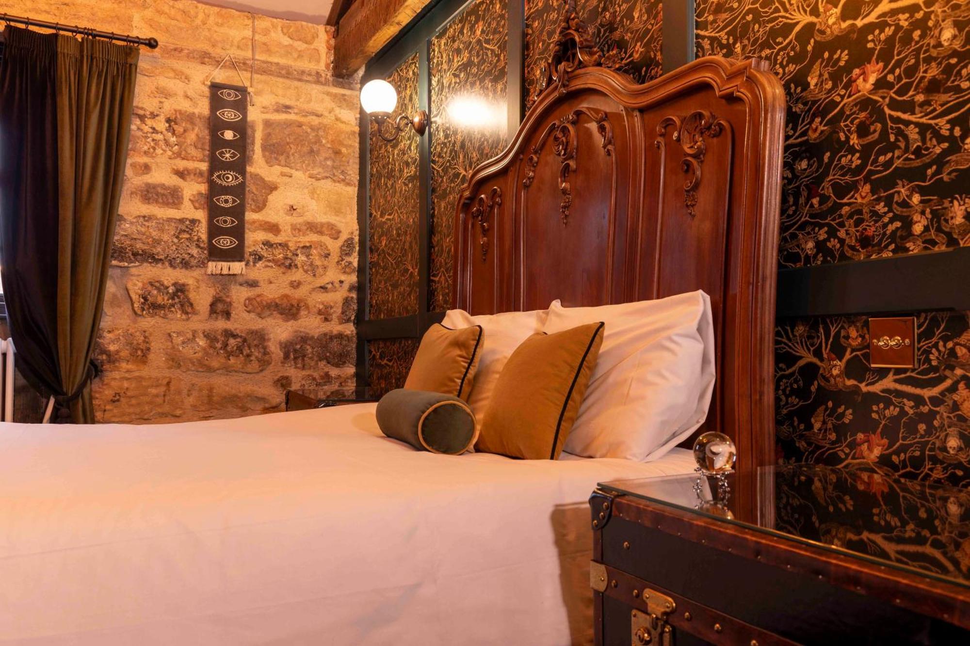 The Dirty Bottles Hotel Алнік Екстер'єр фото