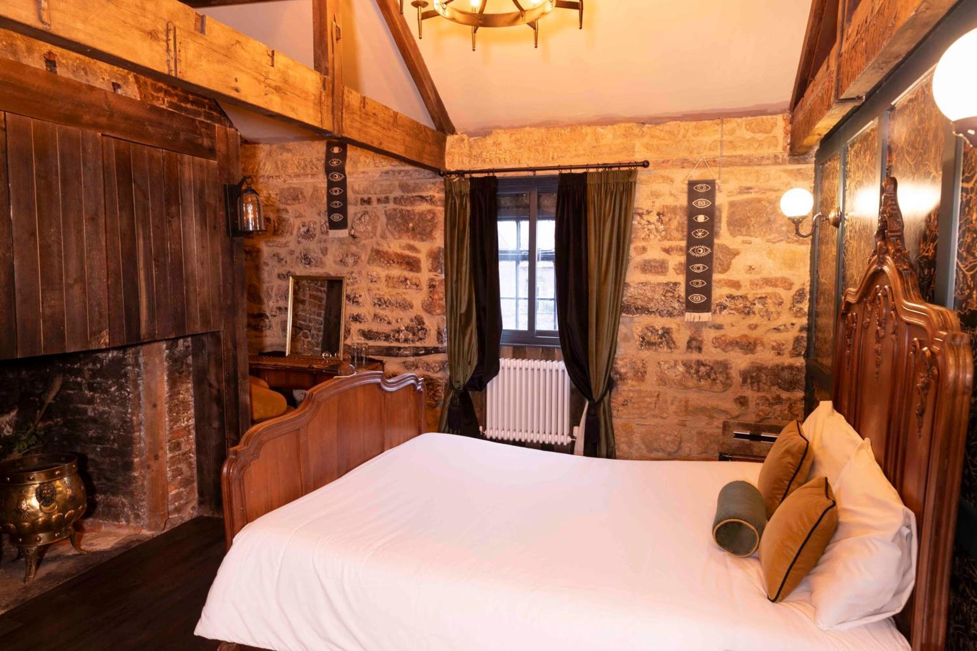 The Dirty Bottles Hotel Алнік Екстер'єр фото