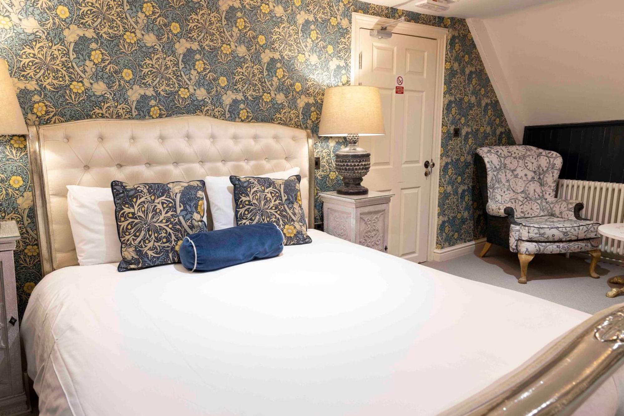 The Dirty Bottles Hotel Алнік Екстер'єр фото